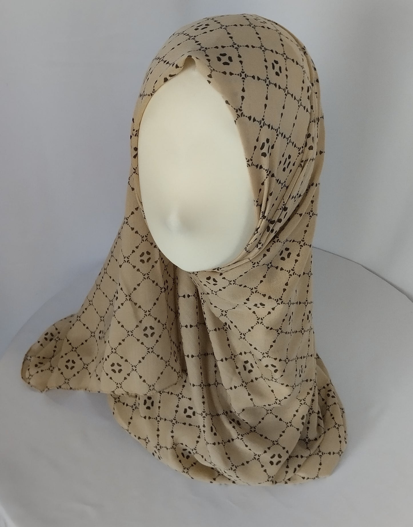 Hijab beige con quadrati neri