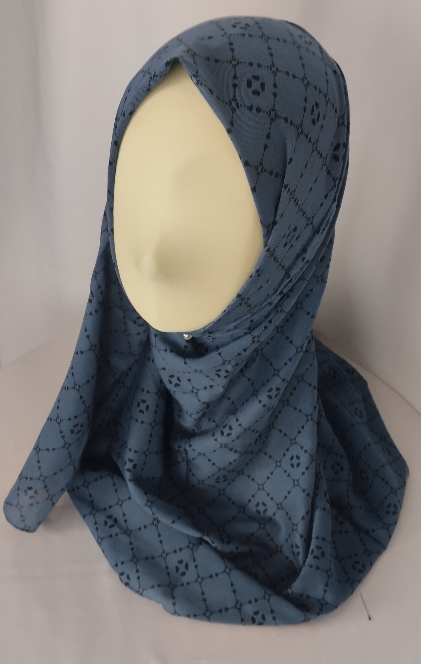 Hijab blu con quadrate nere