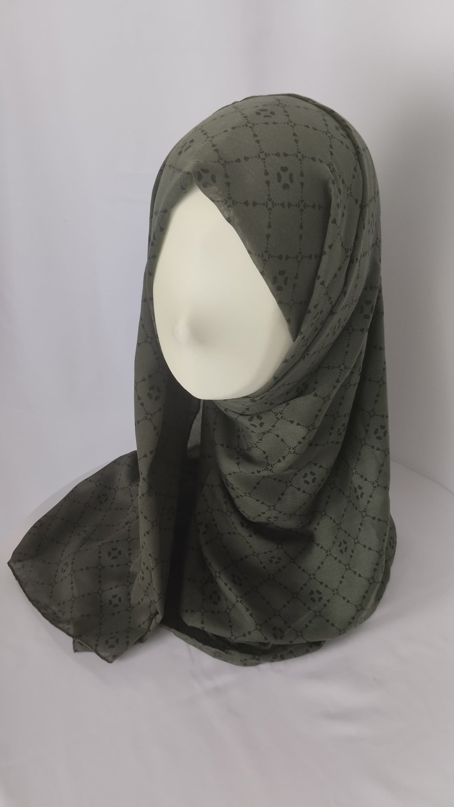 Hijab verde con quadrati nere