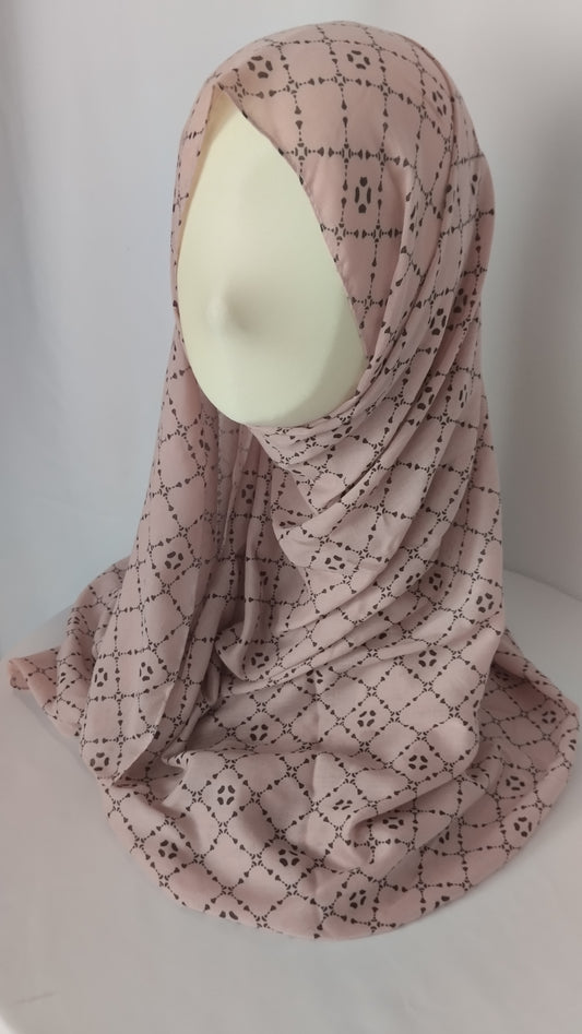 Hijab colore rosa con quadrati nere