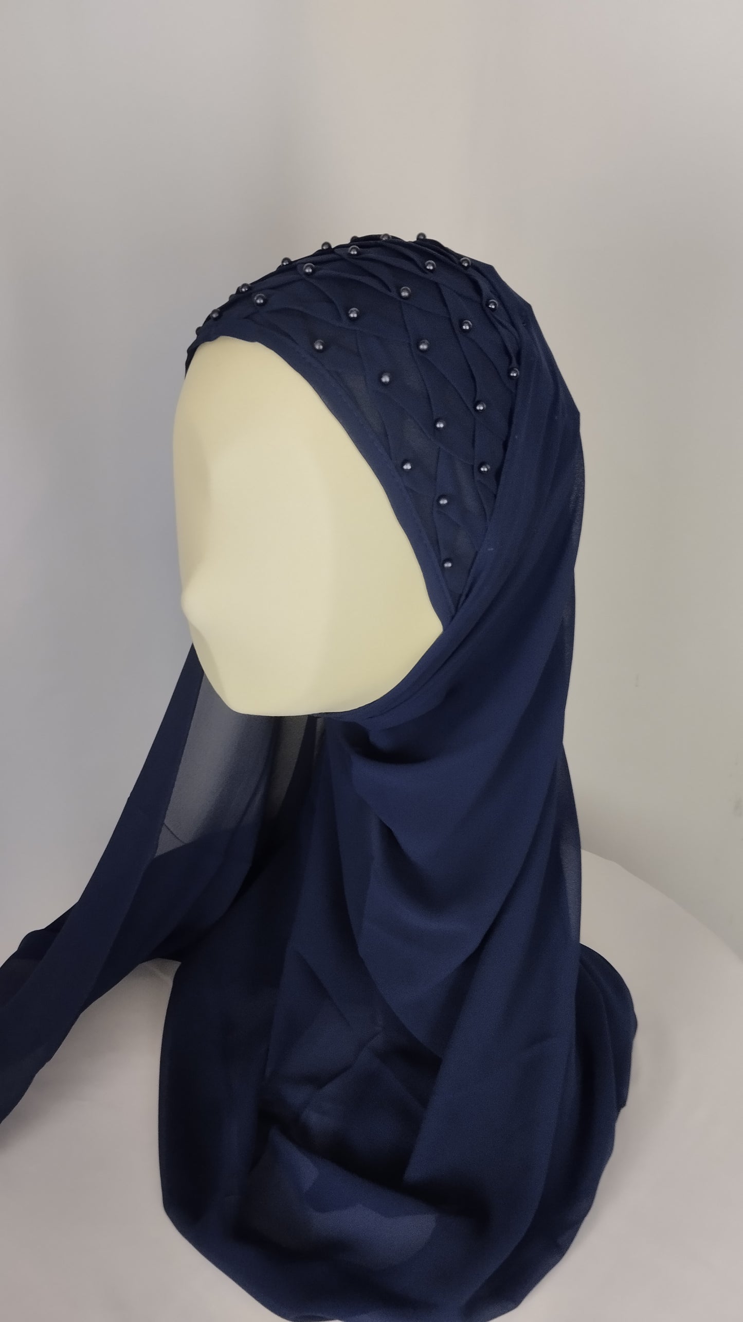 Hijab pronto a mettere blu scuro